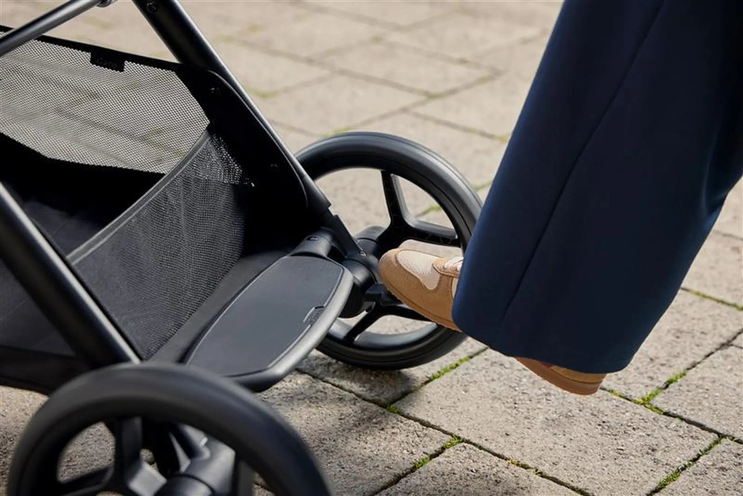 iCandy Orange 4  Travel System with Cocoon  360 Car Seat & Base